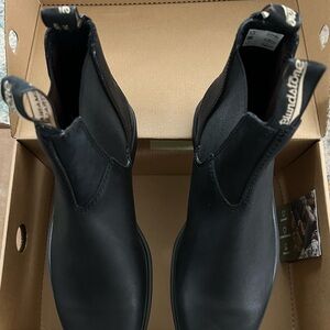 Blundstone Women’s Black Chelsea Dress Boot 063 - Classic Slip-On Style